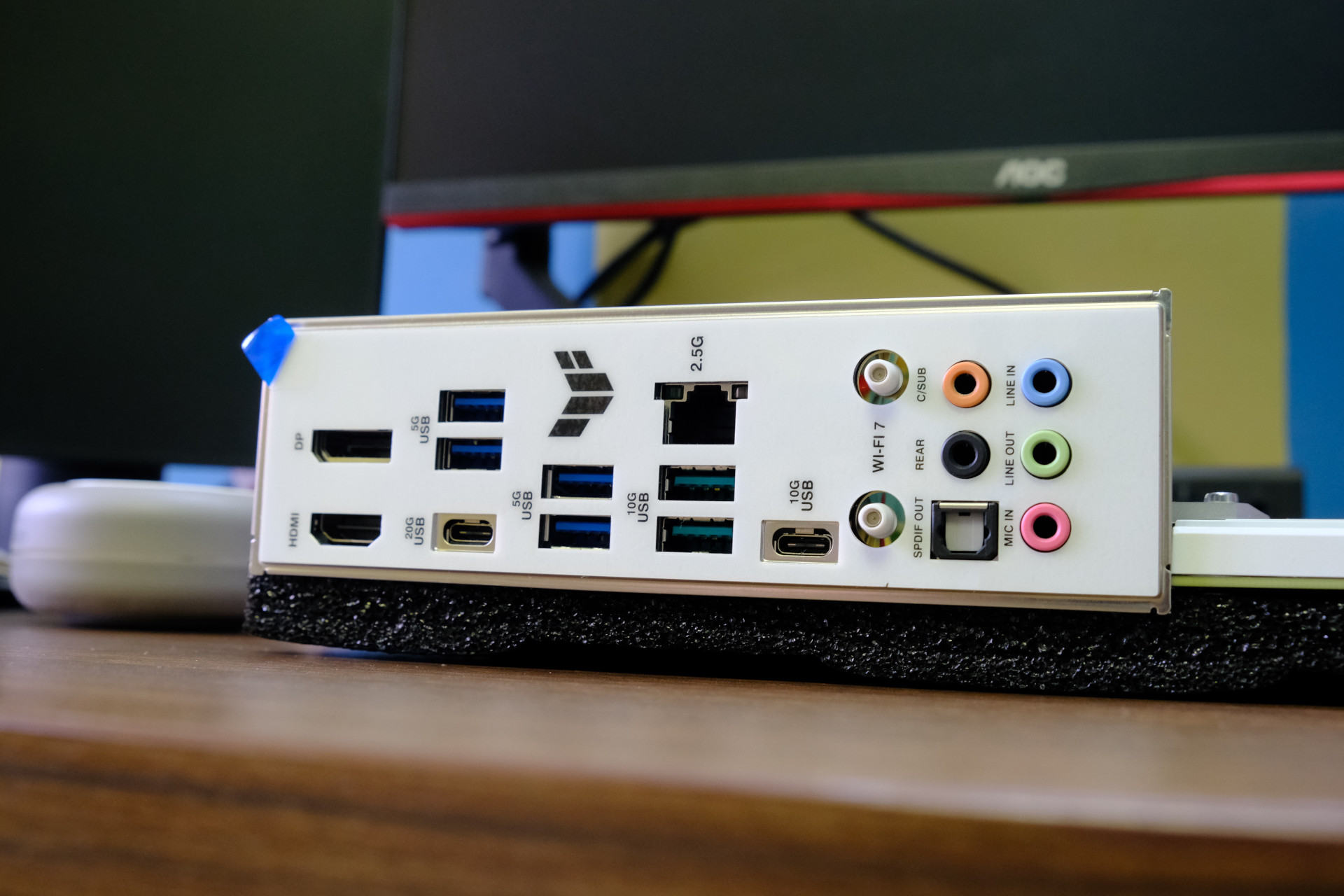 Các cổng I/O của TUF GAMING Z790-BTF WIFI