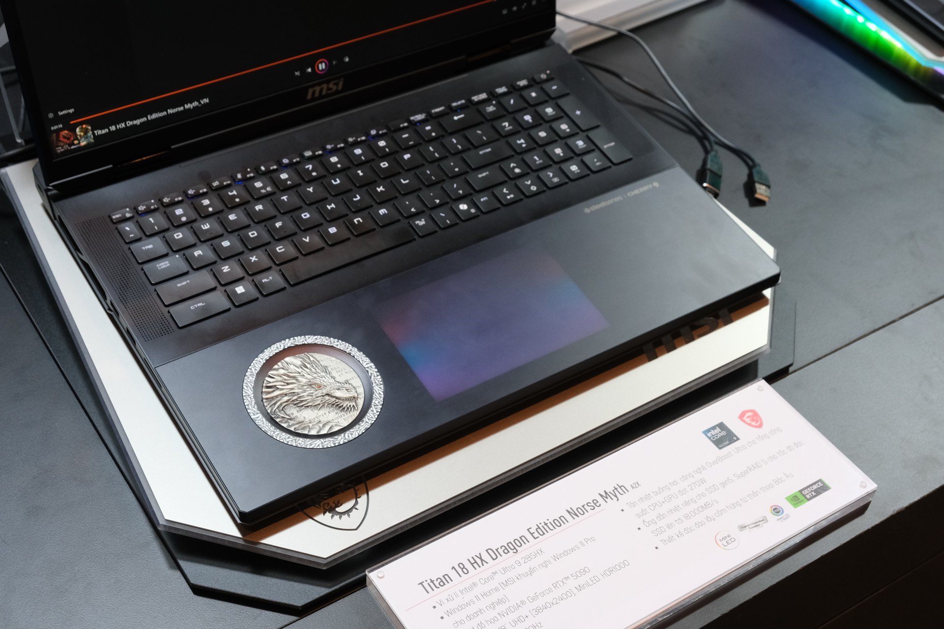 Titan 18 HX Dragon Edition trang bị RTX 50 Series