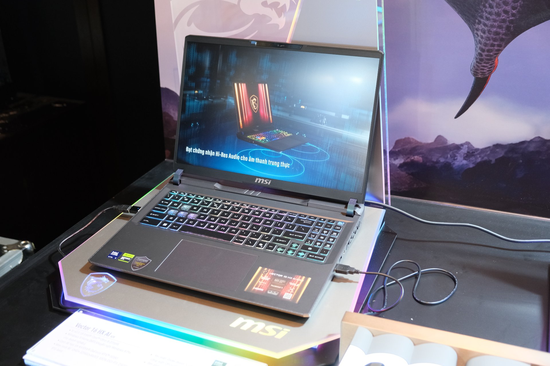 Vector 16 HX AI trang bị RTX 50 Series