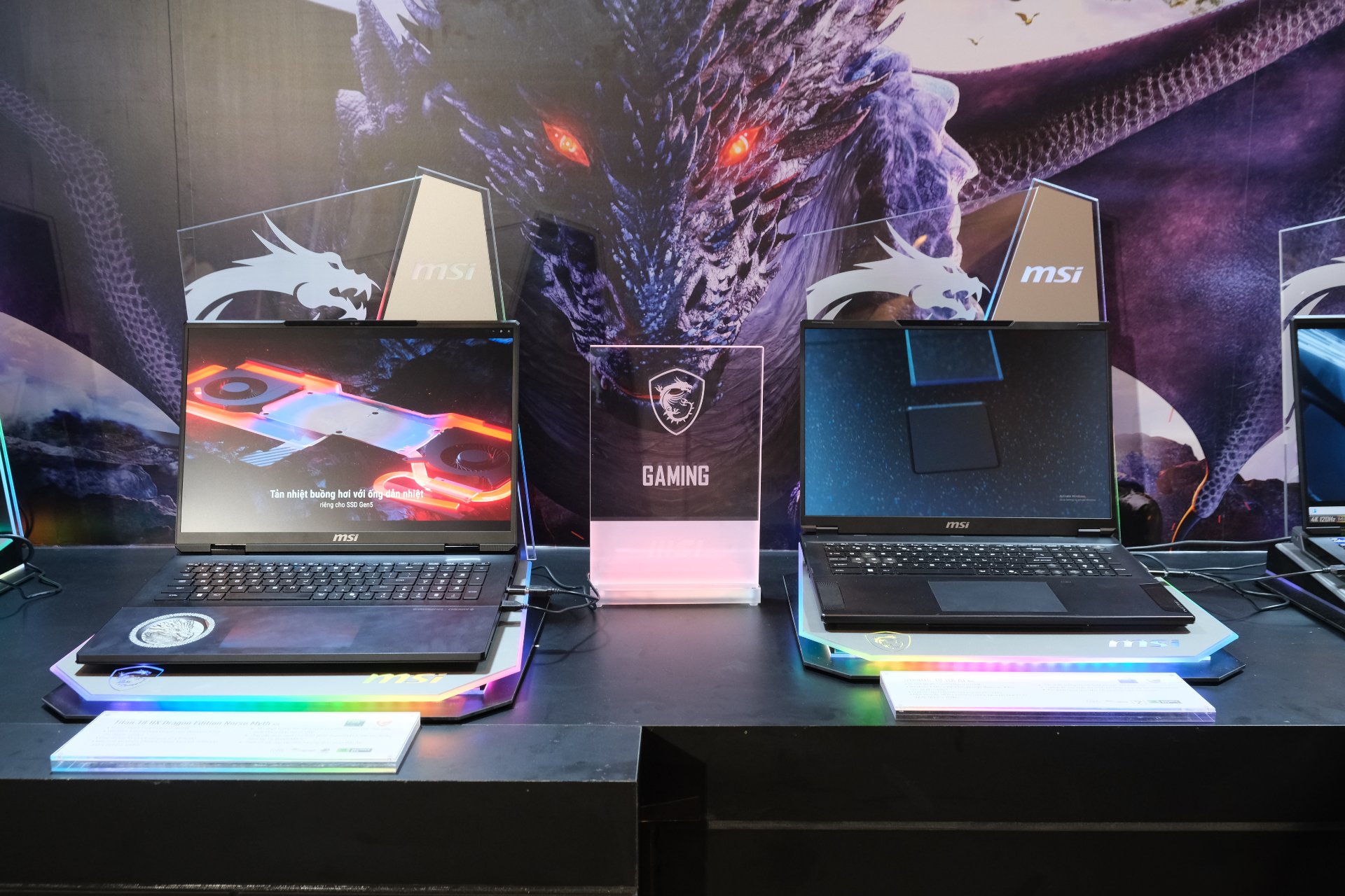 Stealth 18 HX AI trang bị RTX 50 Series