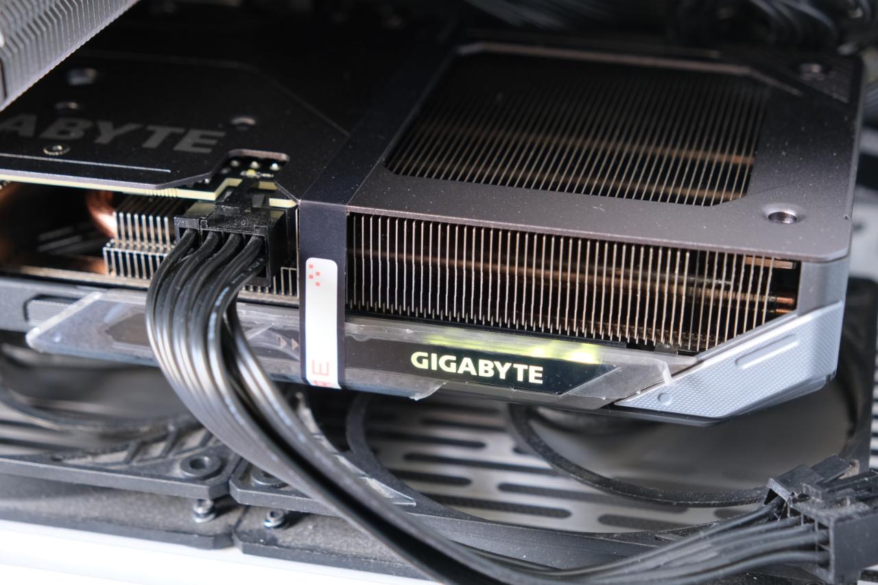 AMD RX 9060 XT 8GB - Đánh Giá Gaming Gear