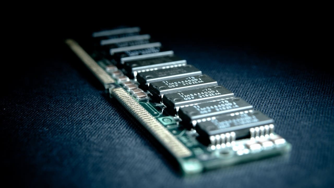 khung-hoang-gia-ram-co-the-khien-cho-cac-may-console-doi-sau-bi-doi-ngay-ra-mat-tin-game