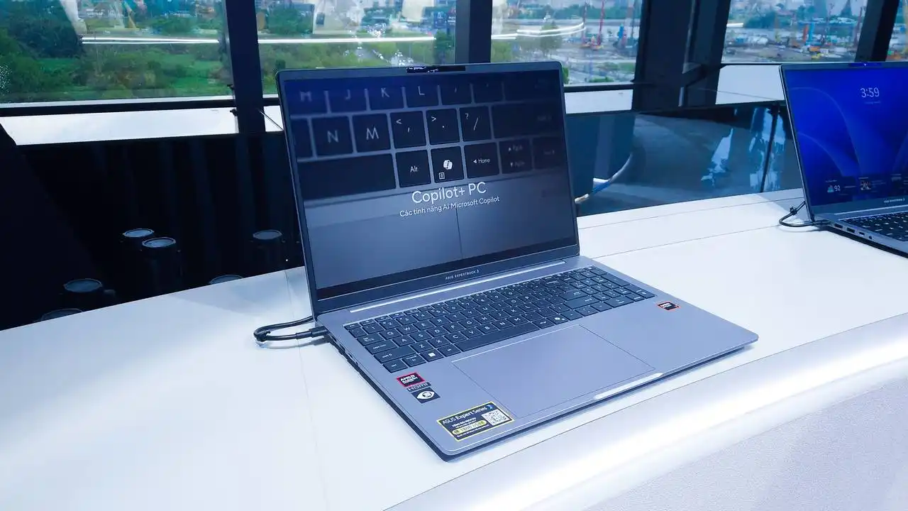 ExpertBook Ultra